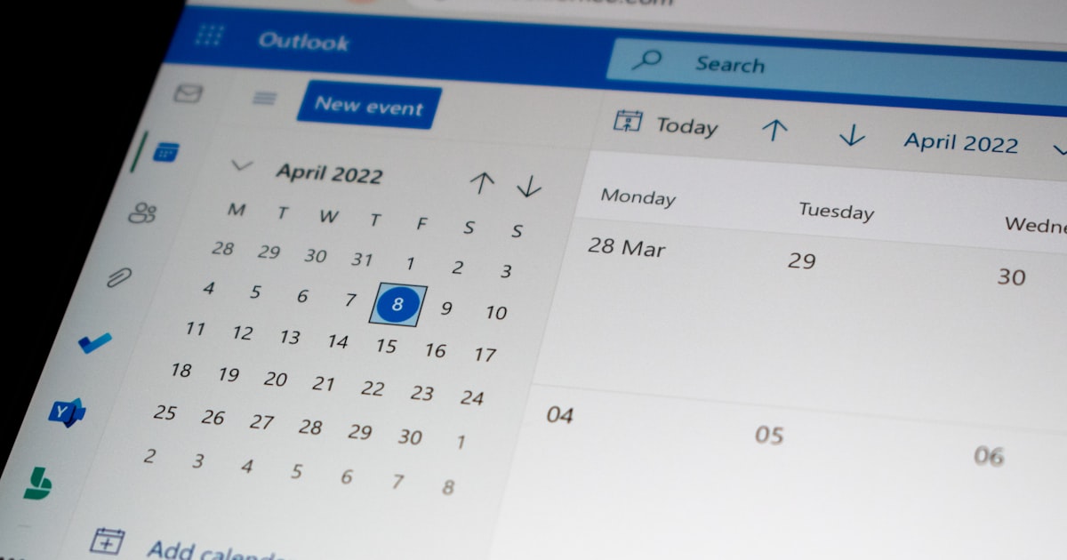 How Much Does a Booking System Cost? SaaS vs. Custom in Real Numbers
