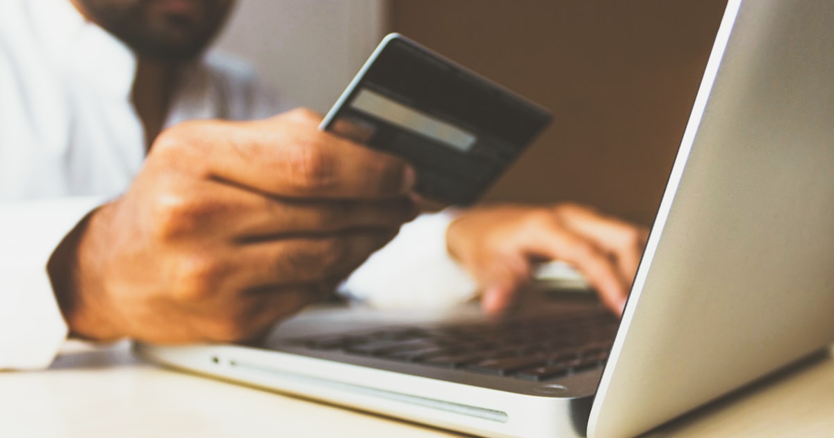 Kolik stojí e-shop na míru v roce 2026? Shoptet vs. custom řešení